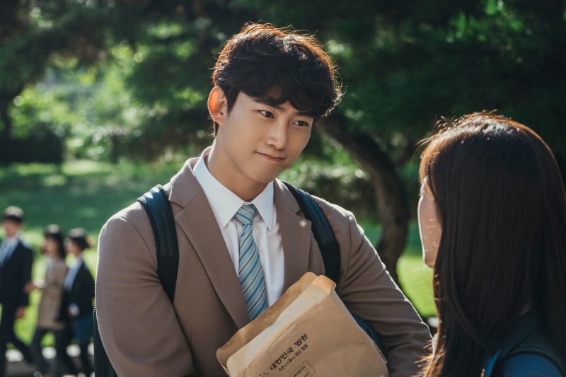 ▲▼玉澤演(上)劇中想成為全余贇的依靠。(圖/Netflix)