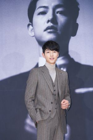 ▲宋仲基新戲首播,第一集就飆粗口、秀身材。(圖/Netflix) ▲宋仲基新戲首播,第一集就飆粗口、秀身材。(圖/Netflix)