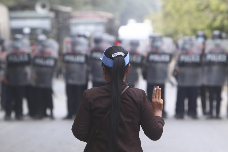 緬甸大規模示威恐持續！軍方警告：勿違法　以免損及生命
