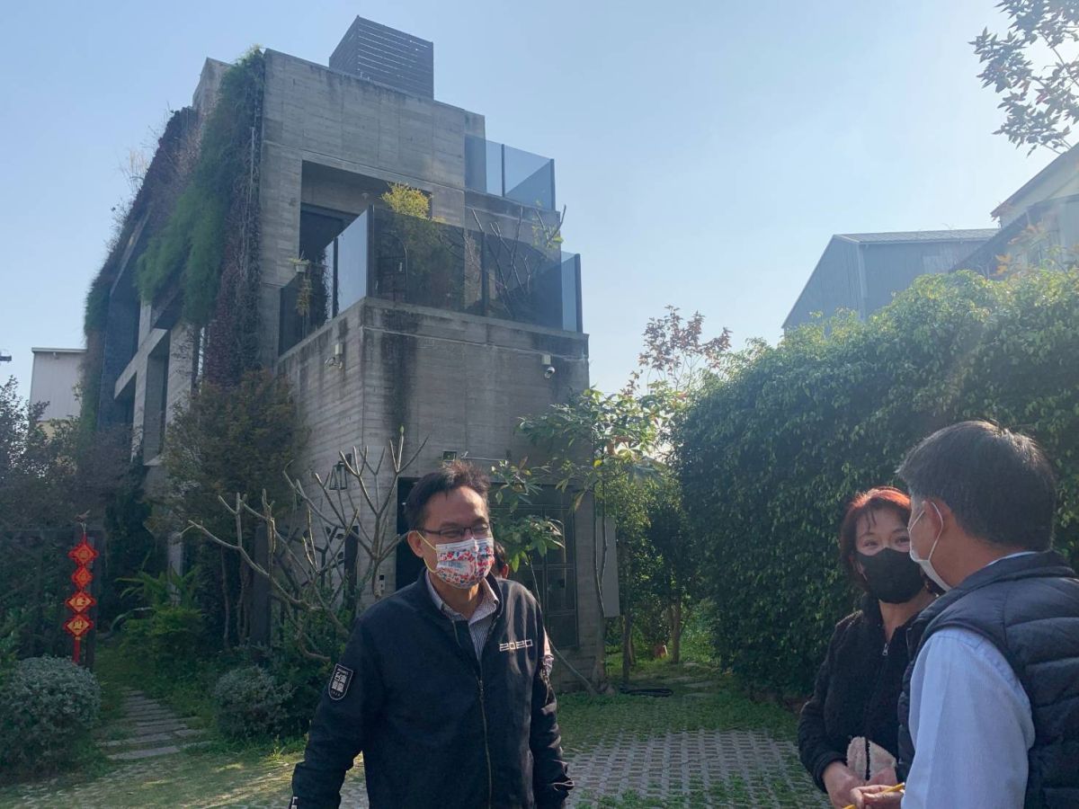 ▲市議員張耀中表示，顯見此處設置基地台明顯違法且又違規偷運轉，是國家級的最壞示範。(圖／張耀中服務處提供2021.2.22)