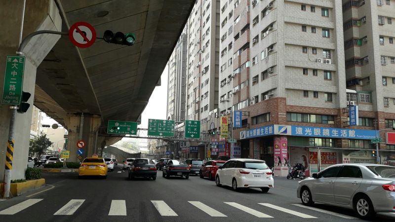 ▲東西向國道10號銜接國道1號北上匝道工程完工通車，左營端的車流可以直接透過新設高架道路串聯國1。（圖／NOWnews資料照片）