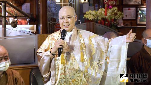 ▲恆述法師和解張菲、費玉清。(圖/記者朱永強攝) ▲恆述法師和解張菲、費玉清。(圖/記者朱永強攝)