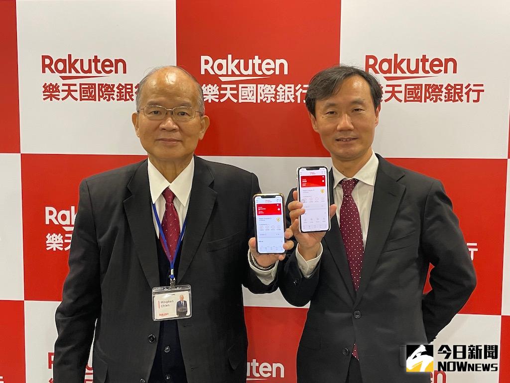 ▲樂天國際銀行董事長簡明仁（左）、總經理佐伯和彥（右）在開業滿月慶茶會上合影。（圖／記者顏真真攝）