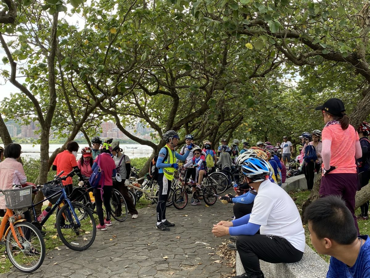 ▲新北市政府體育處舉辦單車遊的活動，由單車領隊帶領宣導正確單車騎乘的概念，更以寓教於樂方式關懷自然生態環境。（圖／新北市政府體育處提供）