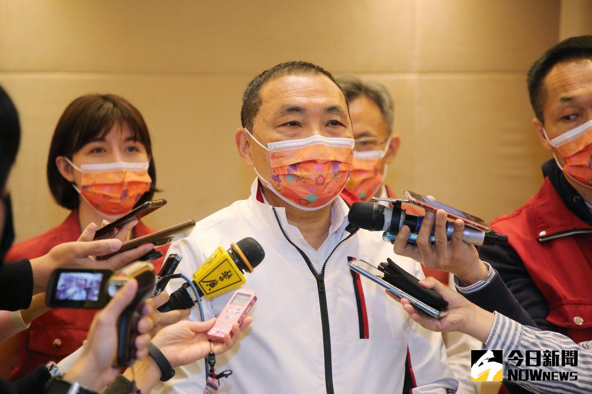 ▲針對國民黨主席江啟臣宣布爭取連任的看法？新北市長侯友宜強調，樂見很多人願意出來承擔。（圖／記者陳志仁攝，2021.02.24）