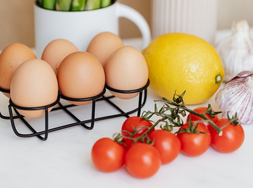 ▲有網友好奇，番茄炒蛋應該要「先炒蛋還是先炒番茄？」（示意圖／翻攝自《pexels》 ）