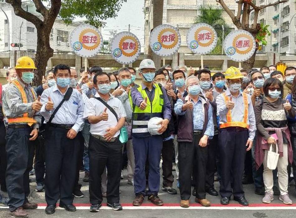 ▲高雄市政府勞工局勞檢處舉辦進入污水池局限空間作業安全宣導觀摩會。(圖／記者黃守作攝，2021.02.24)