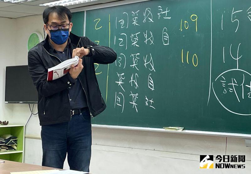 ▲升學輔導專家劉駿豪表示,今年學測高分人數如「雪崩式」崩落,落點預估將是大工程。(圖/記者黃仁杰攝,2021.02.24)