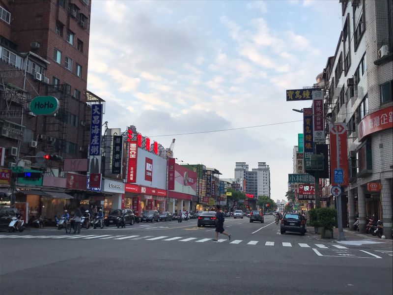 ▲大昌生活圈居住人口稠密又有學區,吸引民生必需店家進駐。(圖/NOWnews資料照片)