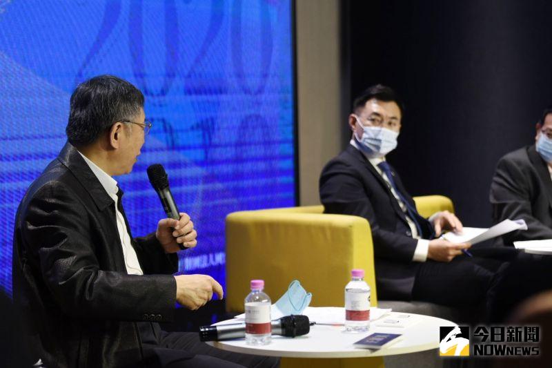 ▲無論是爭取媒體曝光增加聲量,還是想要舞台發揮所長,柯文哲與江啟臣兩人,雙方都想藉由「藍白合作」的議題各取所需。(圖/記者陳明安攝,2021.02.24)