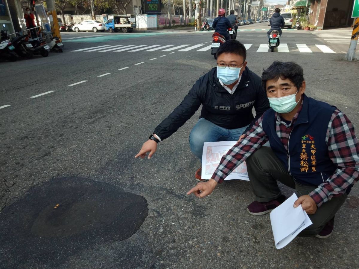 ▲大甲區中山路長年破損未修，經市議員施志昌爭取路平經費57萬。（圖／施志昌提供）