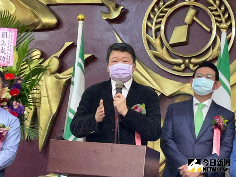 新北議會黨團幹部交接 何博文:府會一家親、人民倒大楣