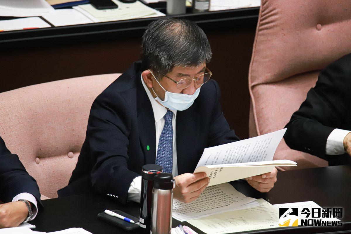 ▲民進黨立委趙天麟問防疫指揮官陳時中不買中製疫苗的原因，陳強調疫苗要「安全有效、大家敢用」，才會跟廠商接洽、談判。（圖／記者葉政勳攝 , 2021.02.26）