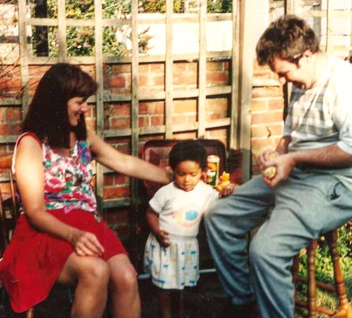 ▲英國一位黑人女性的雙親都是白人，她日前出書揭曉自己的身世真相。（圖／翻攝自GeorginaLawton的推特）