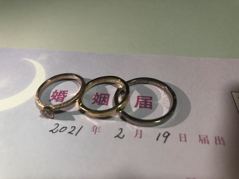 ▲日本網友分享自己結婚的喜訊,更透露背後的趣味故事。(圖/翻攝自@kurukukukururu的推特)