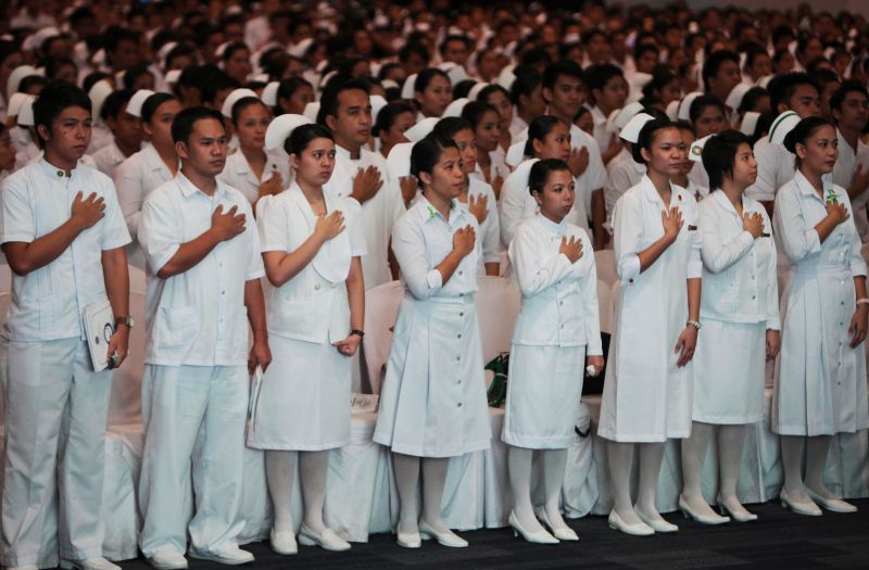 ▲一名菲律賓高級官員於週二（23日）公開表示，若英國和德國願意捐贈疫苗，作為交換將開放數千名護士至這兩國工作。（圖／美聯社）