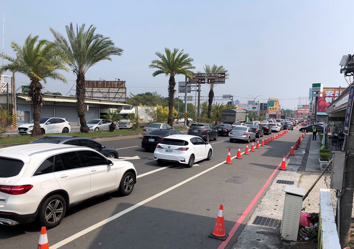 ▲臺1線上午10-11時南下已達每小時1764車次。（圖／記者黃正忠翻攝, 2021.02.27）