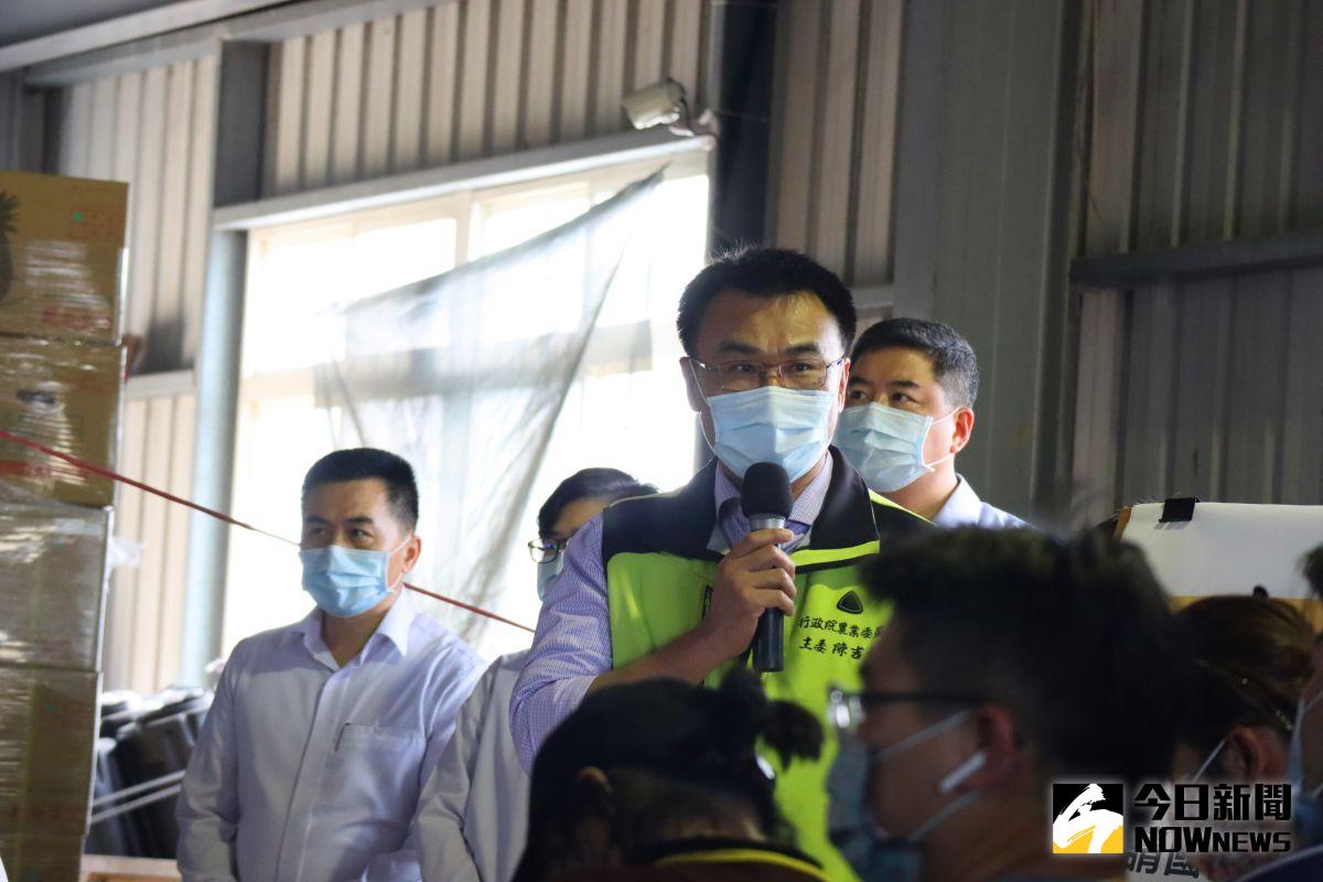 ▲陳吉仲強調，停止蓮霧進到大陸是該貿易商自己做的決定，目前沒有除了鳳梨以外的農產品受到影響。（圖／記者鄭婷襄攝，2021.02.28）