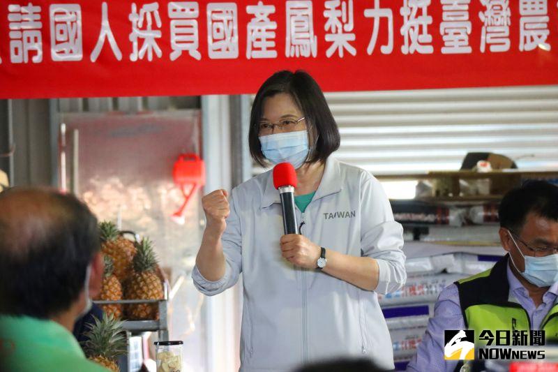 ▲總統蔡英文說，台灣人在這個時候展現出團結，危機就是轉機，可以打開鳳梨出口的管道，到更多國家出口好的鳳梨。（圖／記者鄭婷襄攝，2021.02.28）