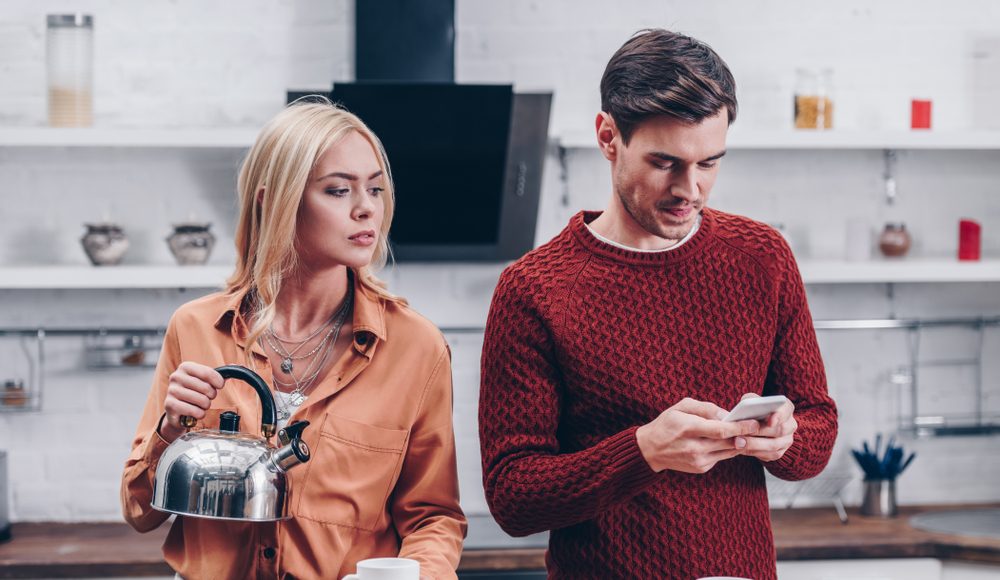 ▲交往對象的哪些行為，疑似在跟對方搞曖昧？（圖／shutterstock）