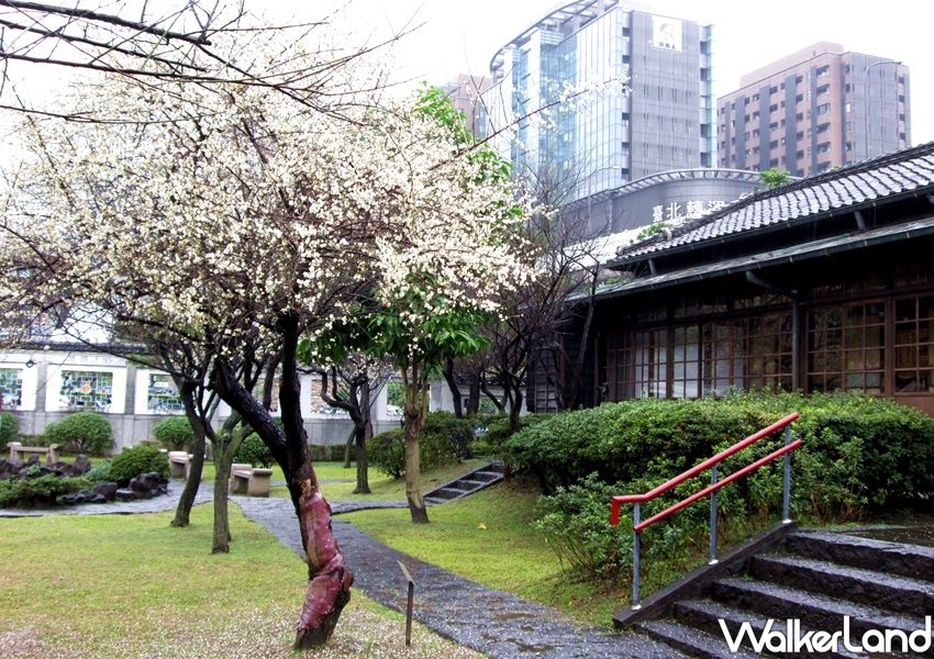 ▲公園中有一棟日治時代旅館梅屋敷改建的的「國父史蹟館」，帶有濃濃日式風情的建築。（圖／WalkerLand）