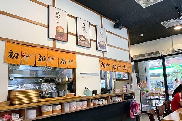 ▲店內空間不大，桌間距離略窄，除了內用也提供外帶服務。（圖／歡迎光臨，東宅 Vida Cómoda）