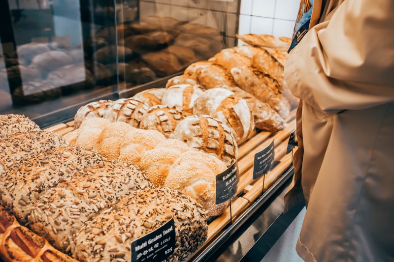 ▲搜狐號《小乾倩倩的遊戲的美食》提及，在麵包店購買麵包時，一定要注意這些小細節，學會了就能買到健康又美味的麵包。（示意圖／取自unsplash）