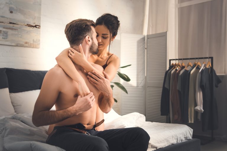 ▲dirty talk，顧名思義就是在性愛過程中，用來增進情趣跟提高性慾的話語。（圖／Shutterstock）
