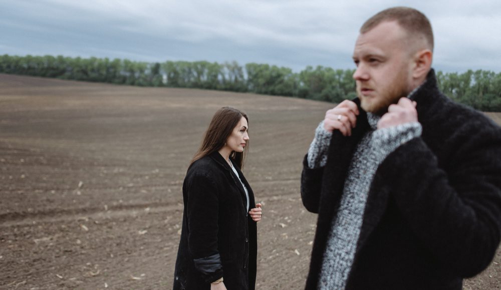  ▲這段「孽緣」還會糾纏多久呢？（圖／Shutterstock）