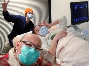 心碎!才宣布懷孕「寶寶16周胎停」沒保住 趙小僑堅強「不因恐懼失去期待」 ▲趙小僑(右)寶寶16周胎停。(圖/台灣艾捷隆,送子鳥11生殖中心)