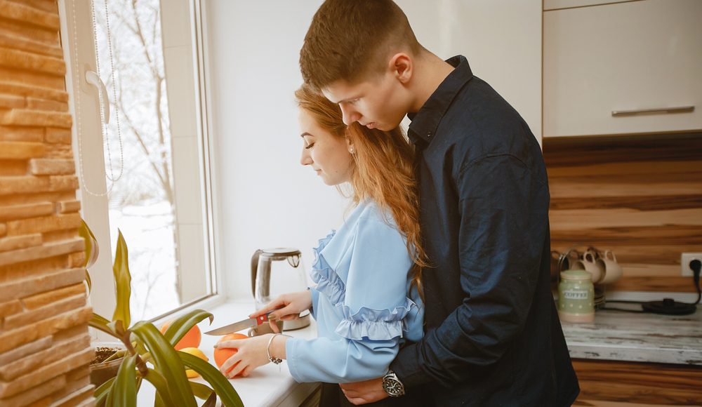  ▲因為利益與感情結合的關係，才是長久之道。（圖／Shutterstock）