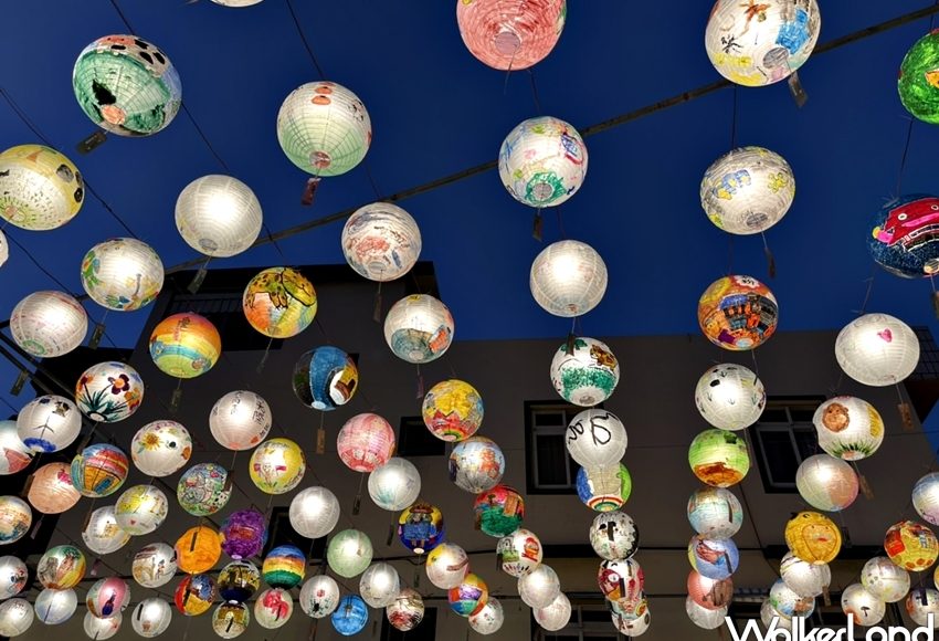 ▲新竹第一屆「文雅里富町燈節」悄悄試燈！近300盞手繪燈籠打造最浪漫「燈籠走廊」。（圖／WalkerLand）