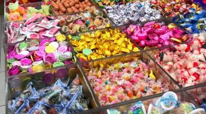 童年的味道！柑仔店零食熱量曝光　「第一名」全場最愛吃
