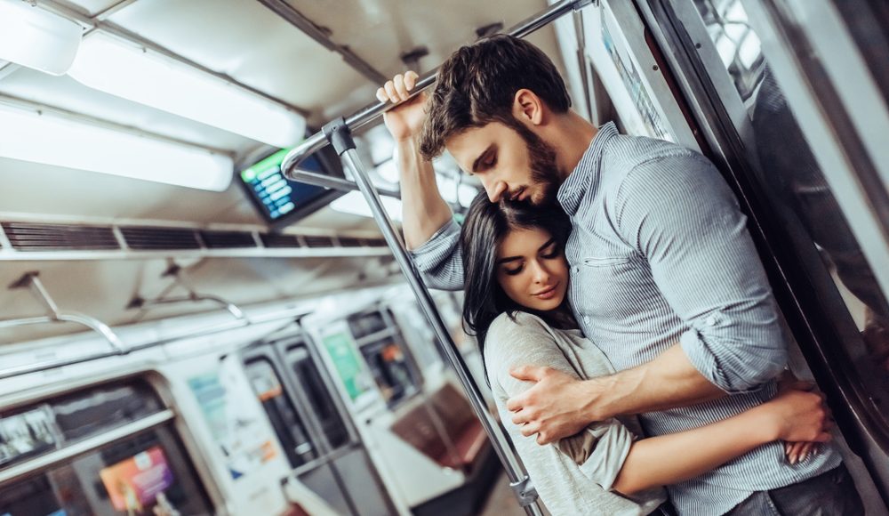 ▲你可能在不知不覺中成為了「撫育型戀人」，以下幾項特點，有助於你判斷自己是否淪陷，若想發展長久穩定的關係，就要趕緊改善這些行為！（圖／Shutterstock）