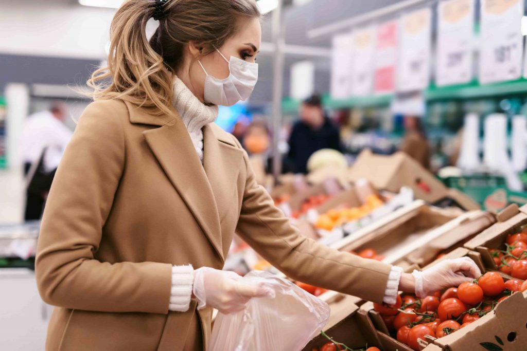 ▲每天要攝取各種不同顏色的蔬菜水果。（圖／Shutterstock）