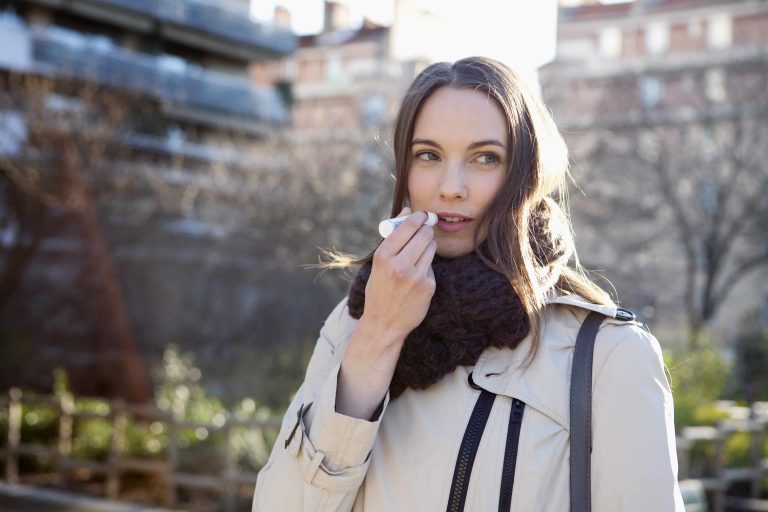  ▲護唇膏有許多隱藏版用法。（圖／Shutterstock）