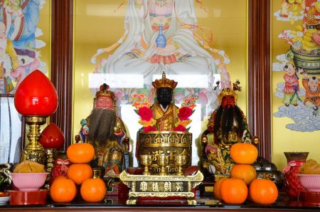 Chinese,God,Or,Shrine,Goddess 送神日這天要怎麼準備供品、怎麼拜拜呢?(圖/shutterstock)
