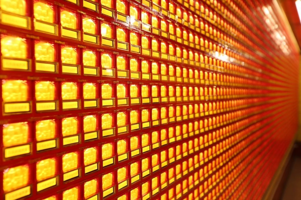 「平安燈」可照亮財路、提升運勢，且平安燈不滅的燈火象徵破除黑暗。（圖／保庇NOW資料圖）