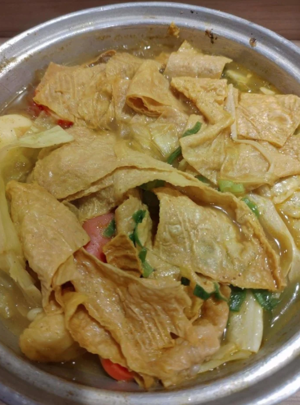 ▲一名男網友日前吃小火鍋時,分享了自己「豆皮加爆」的景象。(圖/翻攝自《Dcard》)