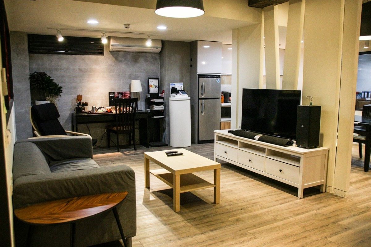 ▲有網友好奇，對現代人來說，「電視仍是家庭必需品嗎？」問題一出也立刻掀起討論。（圖／取自pixabay）