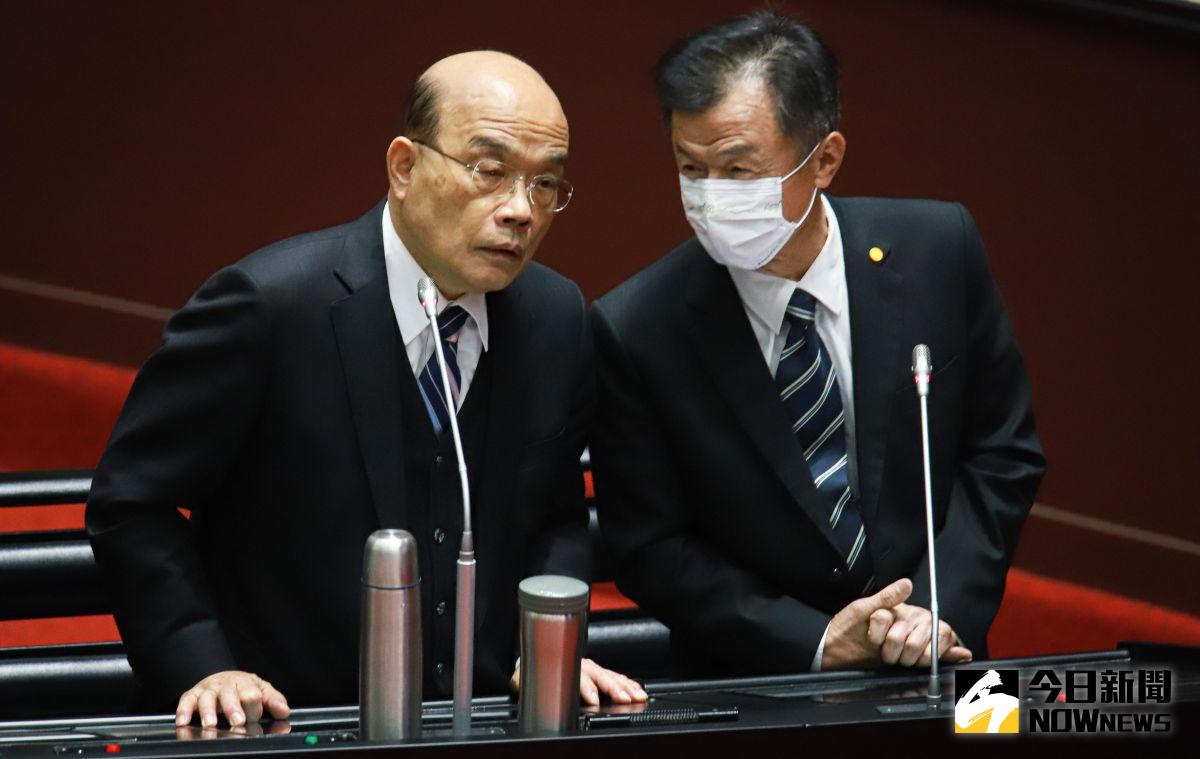 ▲陸委會主委邱太三（右）在立院接受立委質詢時說，短期不敢預期民進黨政府和共產黨政府直接政治性接觸，但他相信未來合作協議、各項服務人民的機制，能累積較好基礎。（資料照片／記者葉政勳攝）