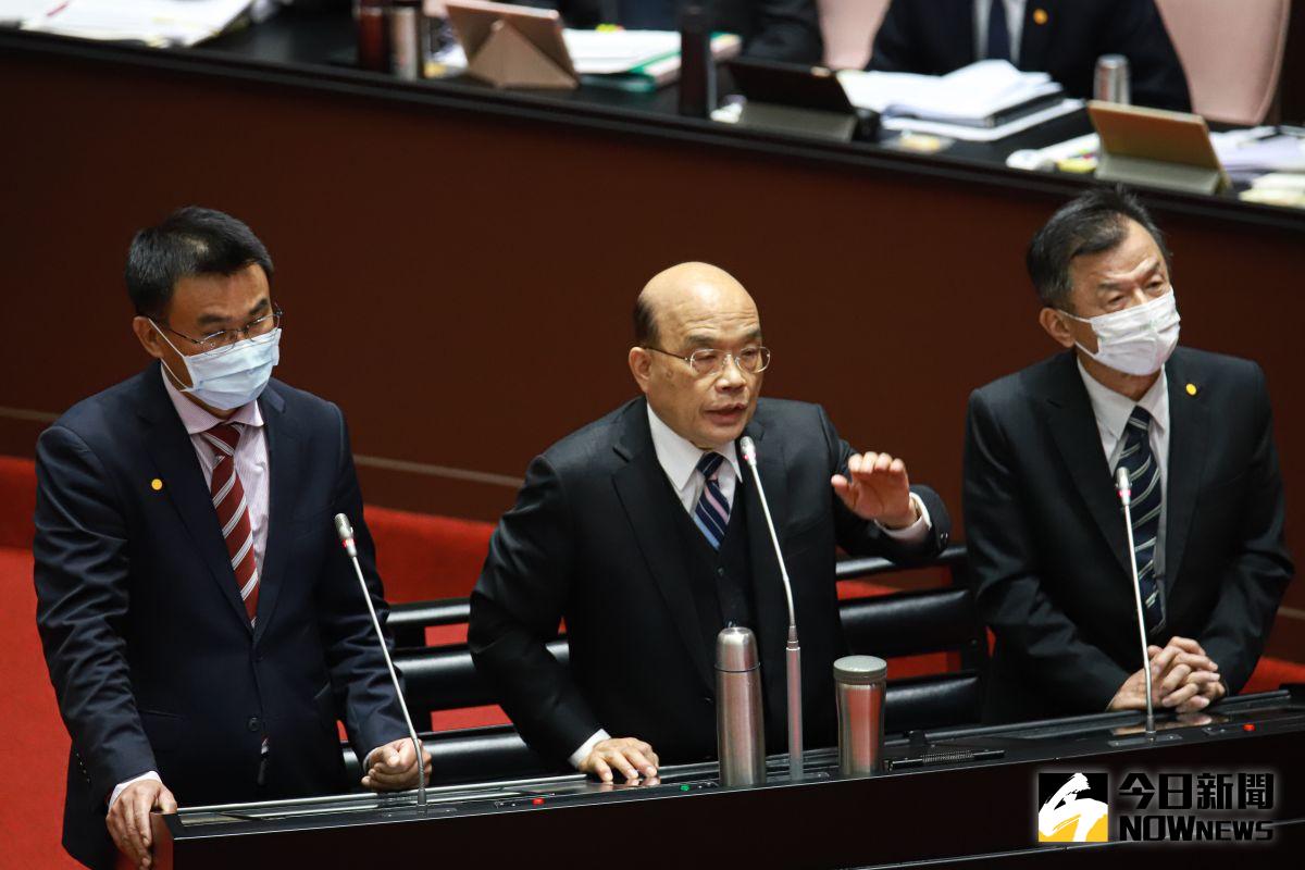 ▲近日台灣農產鳳梨出口突遭中國封殺，農委會主委陳吉仲（左）、行政院長蘇貞昌（中）、陸委會主委邱太三（右）赴立院備詢。（圖／記者葉政勳攝 , 2021.03.02）