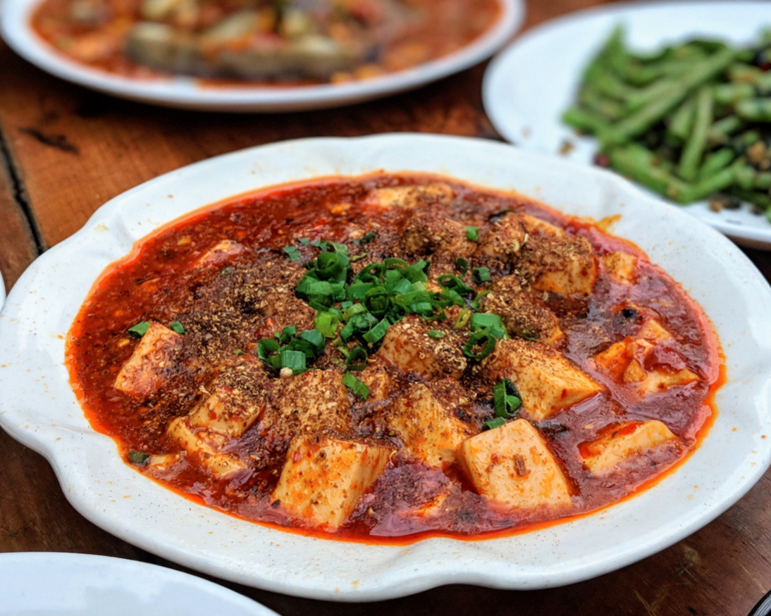 ▲麻婆豆腐撲鼻的香味和多重的口感，相當適合下飯，無論在大小餐廳或家中都很常見。（示意圖／取自unsplash）