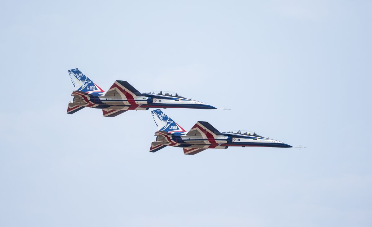 ▲漢翔董事長胡開宏同乘勇鷹機升空測試，並進行空軍課目演練。（圖／漢翔提供）