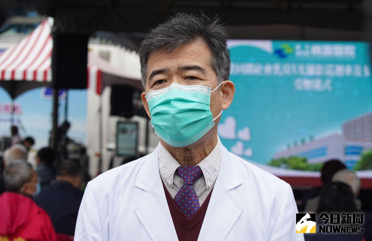 ▲徐永年表示自己是個受試者，自從注射第一劑高端疫苗後每天記錄狀況，相關副作用包括疼痛、紅腫等狀況，到今天第8天為止都沒有出現。（圖／記者李春台攝，2021.03.02）