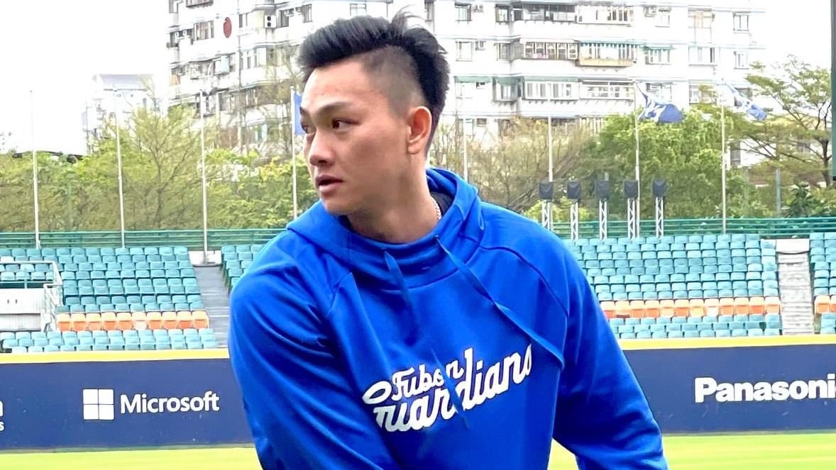 ▲ 江少慶與富邦簽下自行培訓（圖/富邦提供）