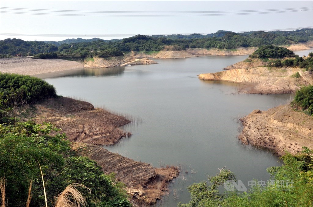 ▲旱災中央災害應變中心3日宣布，即日起新竹、苗栗及台中地區全天減壓供水。圖為新竹縣寶山第二水庫。（中央社檔案照片）