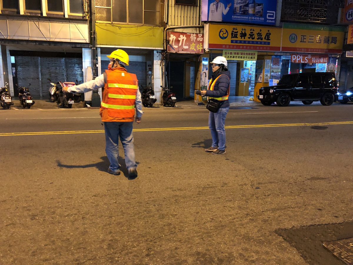 ▲台中市政府建設局優化大專院校鄰近通學道路與周邊巷弄的照明品質。(圖／建設局提供2021.3.3)