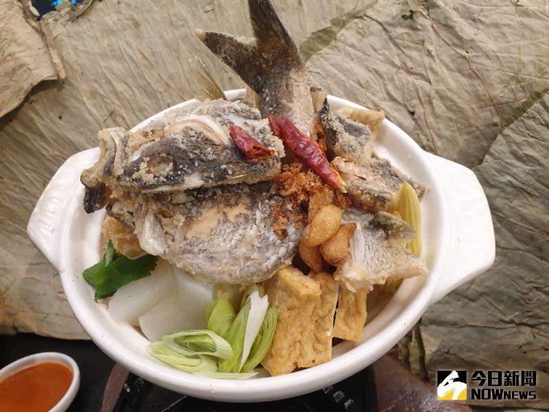 ▲「丰盛町」台式茶餐廳新推出的復刻經典「砂鍋菜」,連老饕都讚聲「口味地道」。(圖/記者金武鳳攝,2021.3.4)