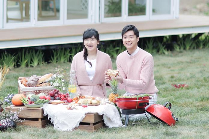 ▲江宏傑（右）、福原愛錄製實境秀時，無意間透露對金錢價值觀的差異。（圖／翻攝微博）